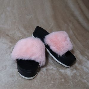 Forever 21 pink fuzzy sandal slides - fluffy platform slipper shoes 7.5